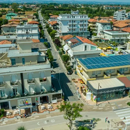 米兰聂斯酒店 3*