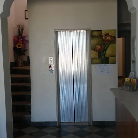 米兰聂斯酒店 3*