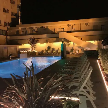 米兰聂斯酒店 3*